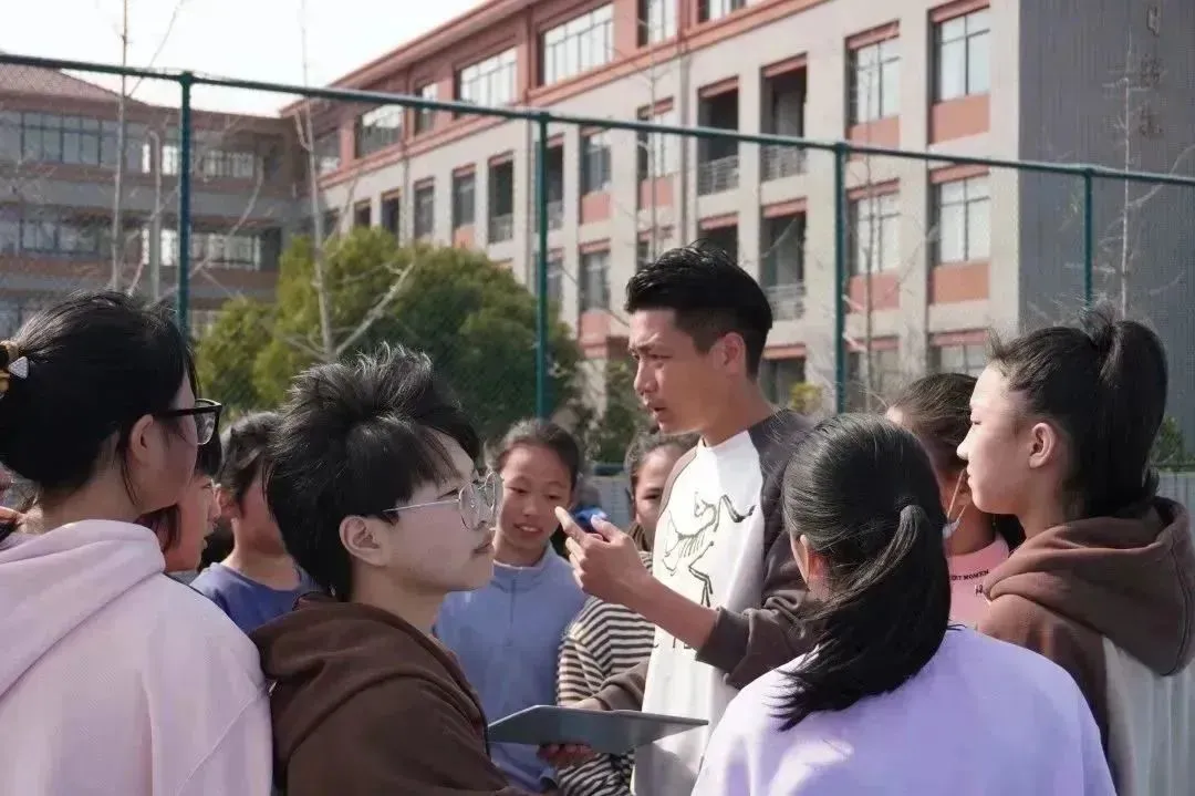 职业球员如何通过联赛提升竞技水平_1